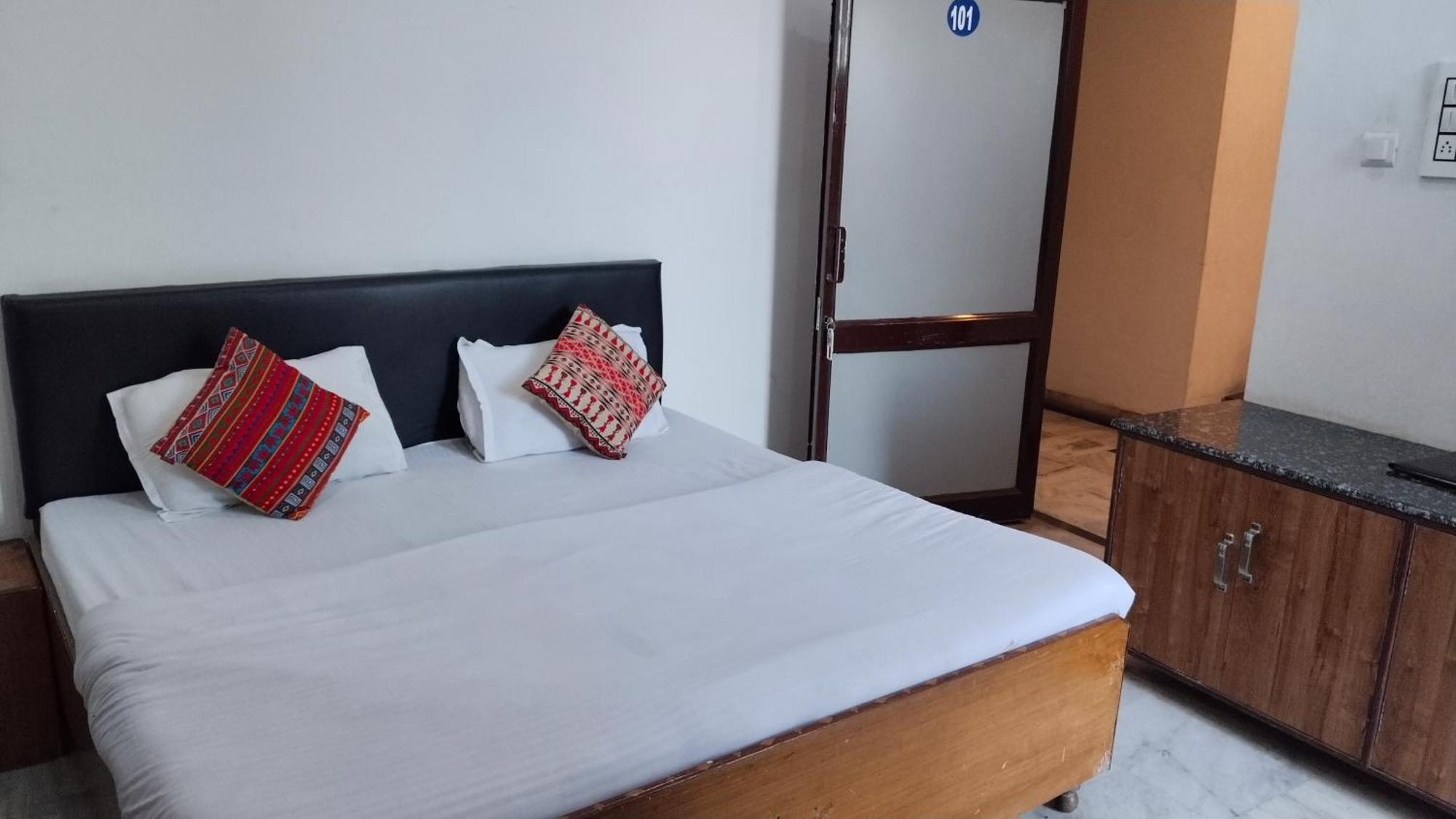 Fabhotel Grover Kangra Eksteriør billede
